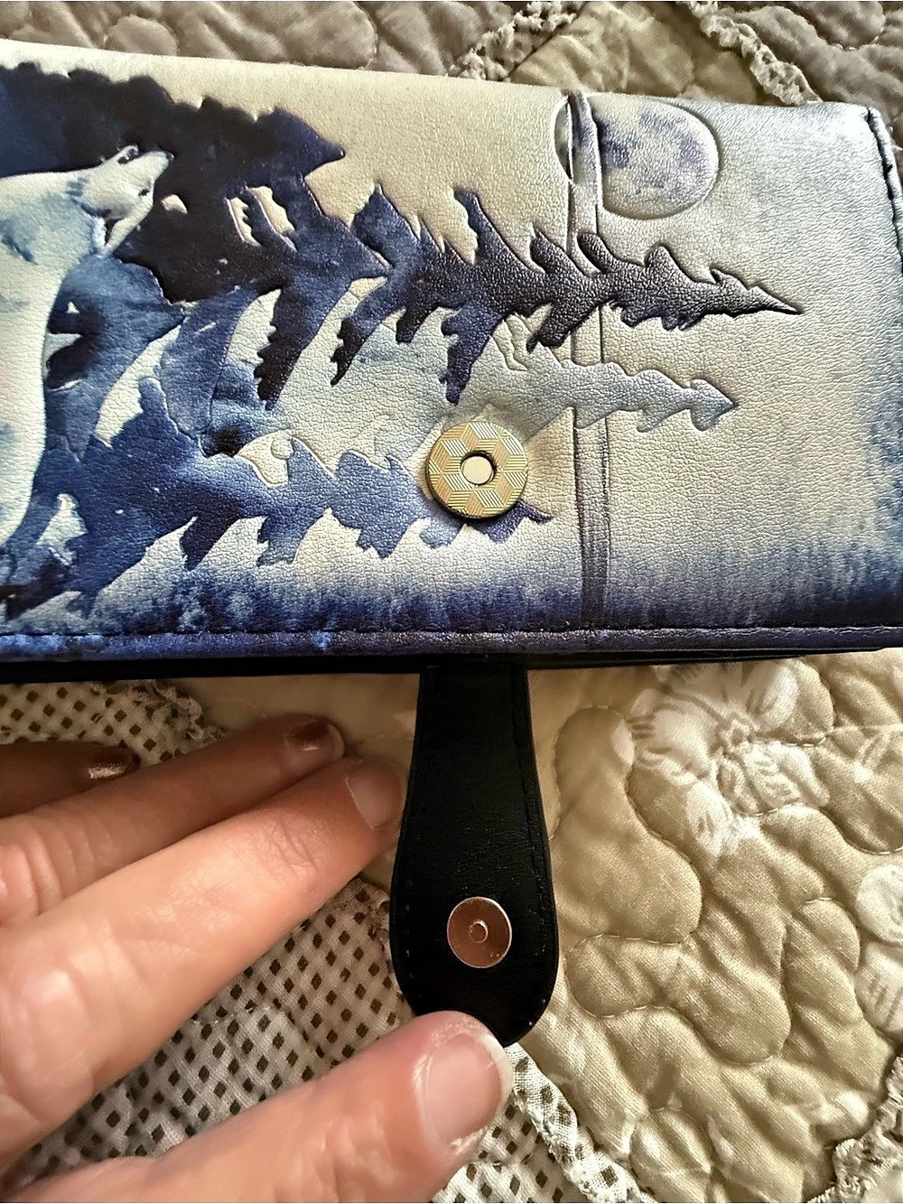 Shagwear Canada Illustrated Wolf Wallet in Blue & White - Picture 3 of 8